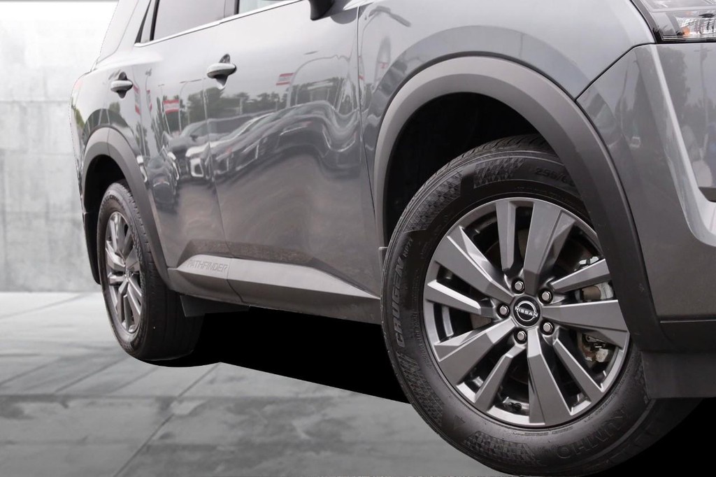 Nissan Pathfinder Vehicle Image 03