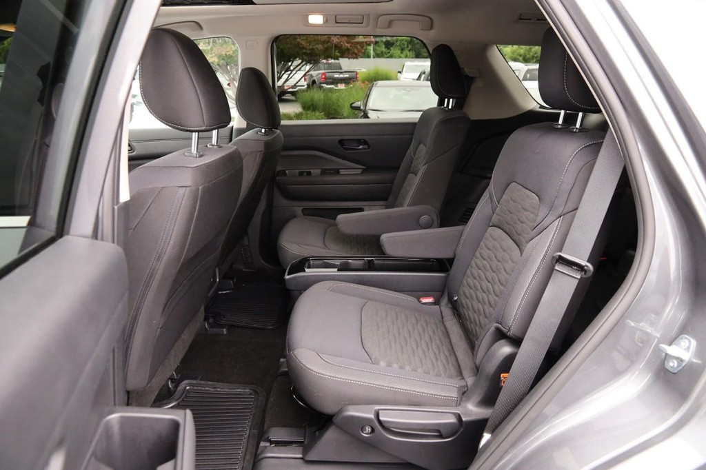 Nissan Pathfinder Vehicle Image 10
