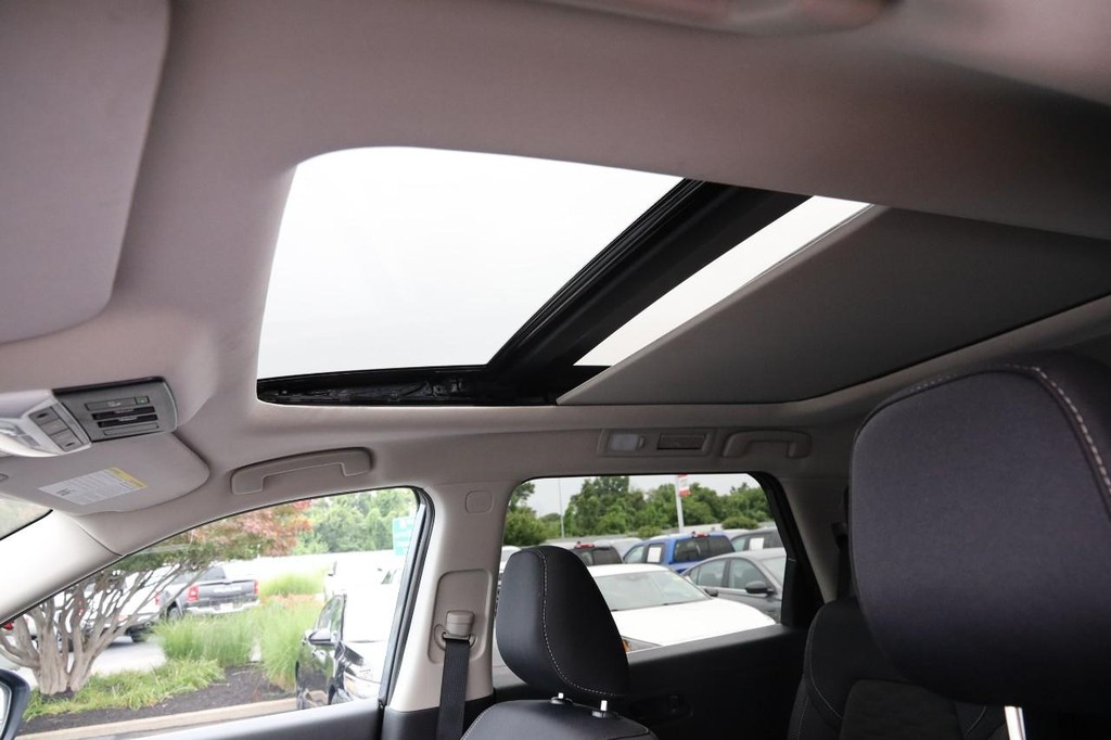 Nissan Pathfinder Vehicle Image 12