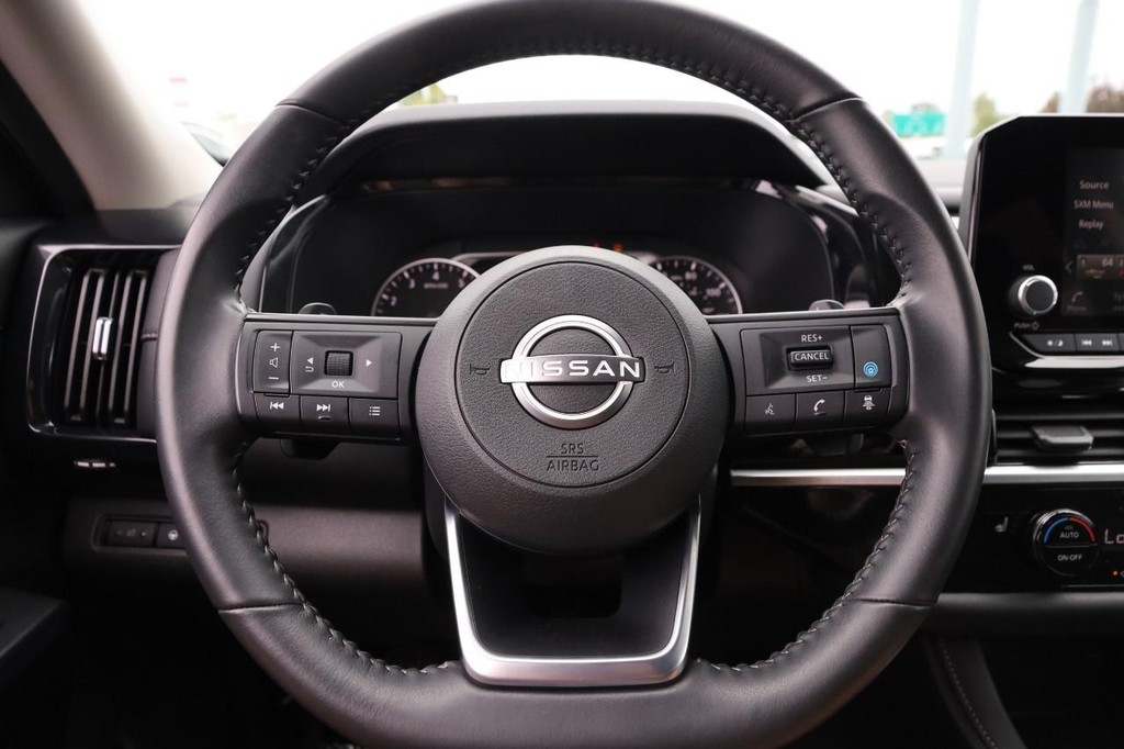 Nissan Pathfinder Vehicle Image 13
