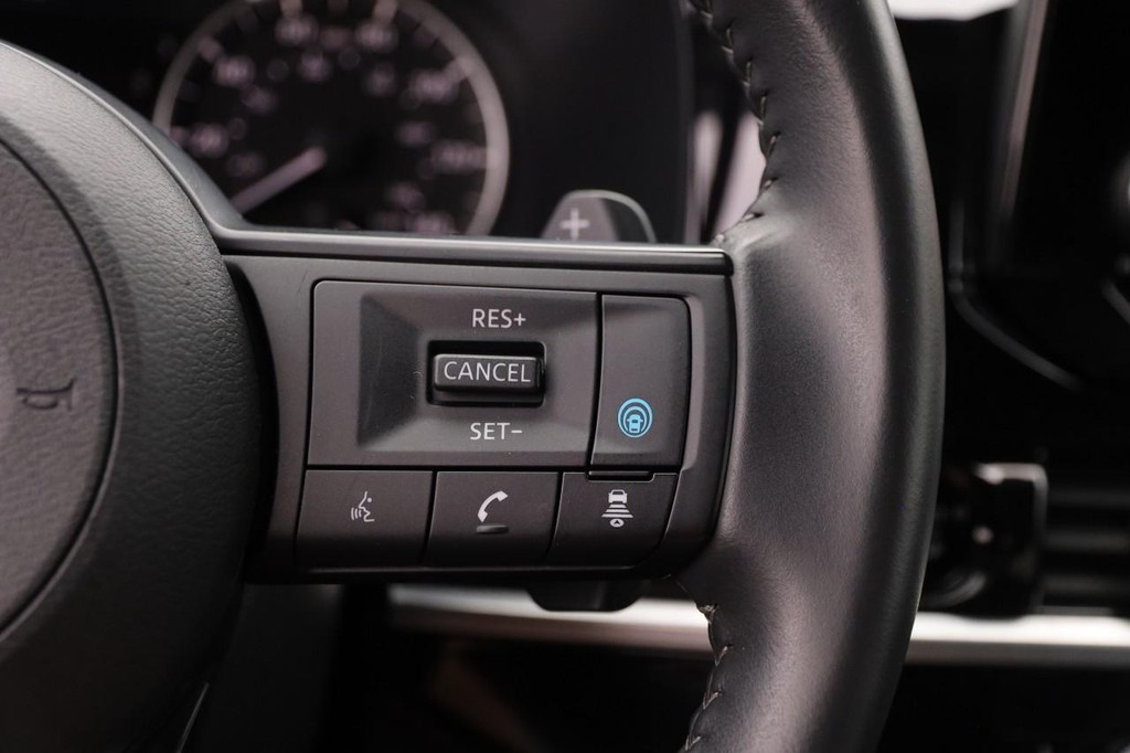 Nissan Pathfinder Vehicle Image 15