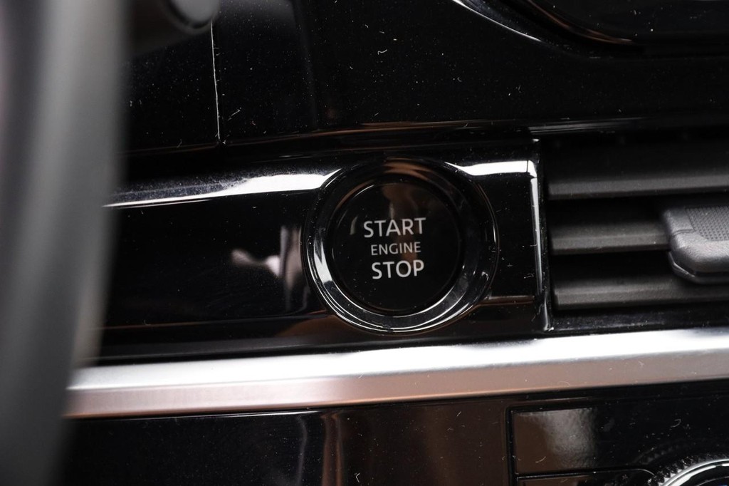 Nissan Pathfinder Vehicle Image 17