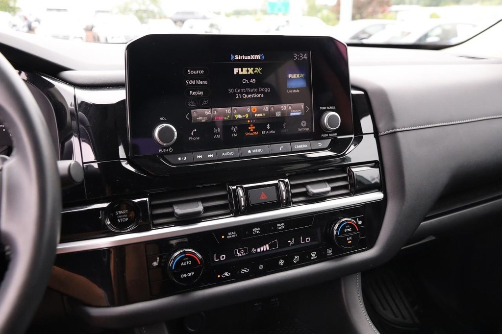 Nissan Pathfinder Vehicle Image 18
