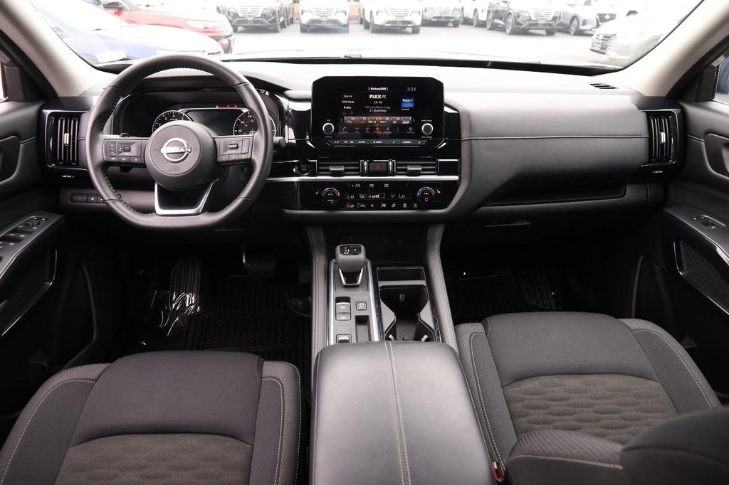 Nissan Pathfinder Vehicle Image 24