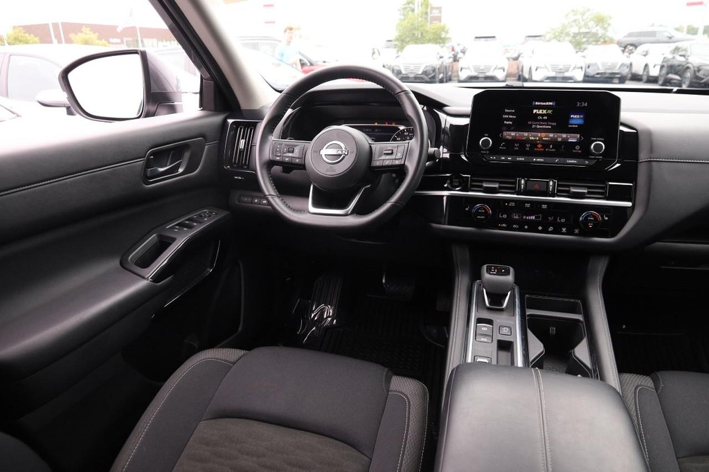 Nissan Pathfinder Vehicle Image 25