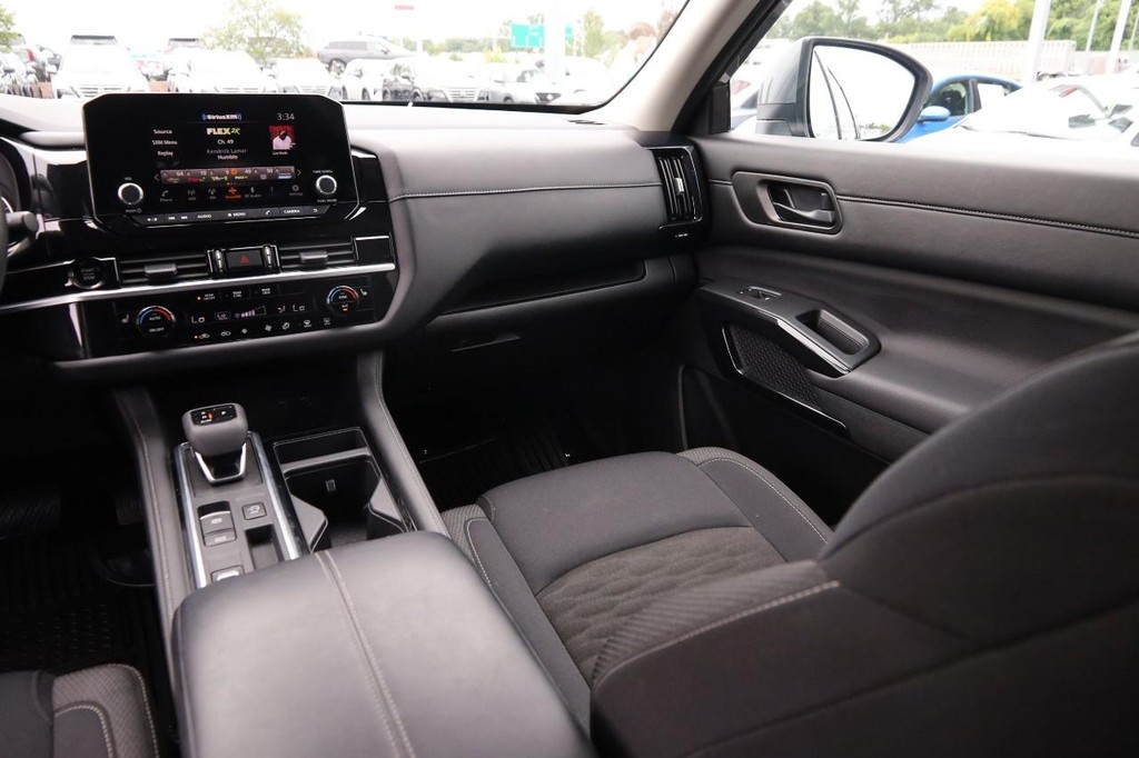 Nissan Pathfinder Vehicle Image 28