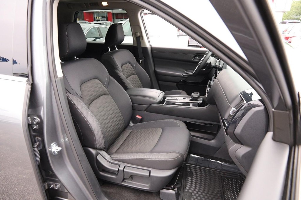 Nissan Pathfinder Vehicle Image 30