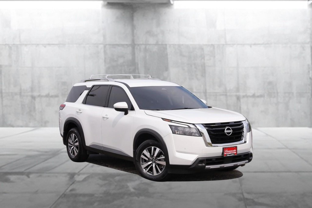 Nissan Pathfinder Vehicle Image 02