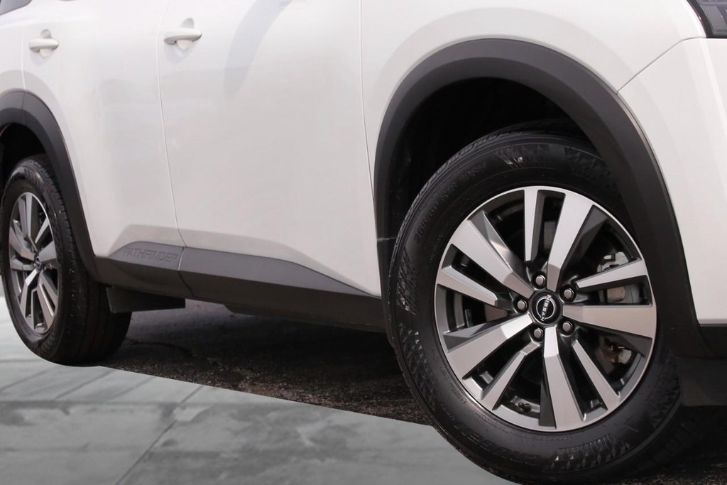 Nissan Pathfinder Vehicle Image 03