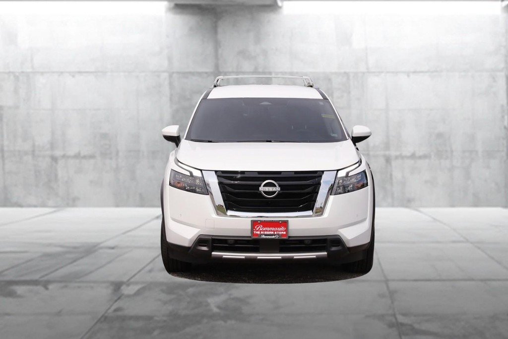 Nissan Pathfinder Vehicle Image 04