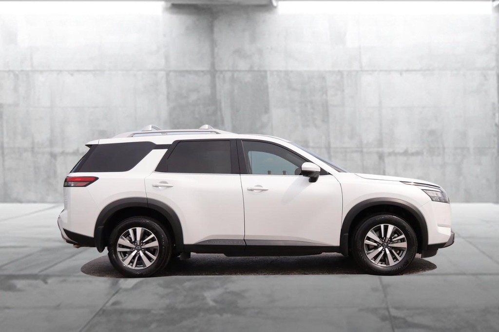 Nissan Pathfinder Vehicle Image 05
