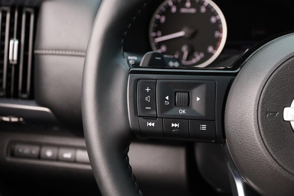 Nissan Pathfinder Vehicle Image 13