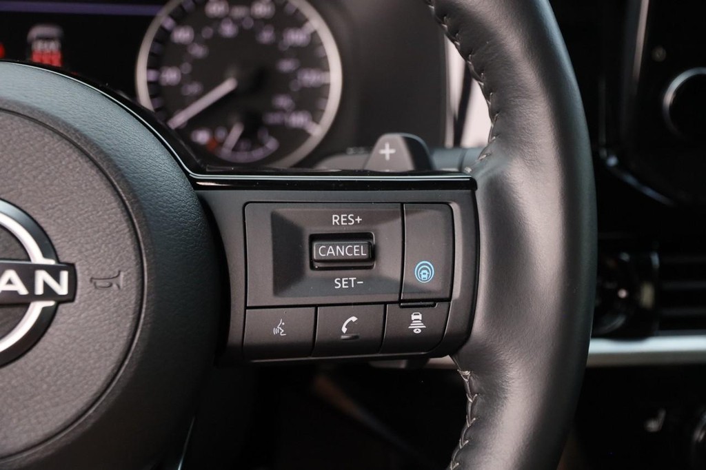 Nissan Pathfinder Vehicle Image 14