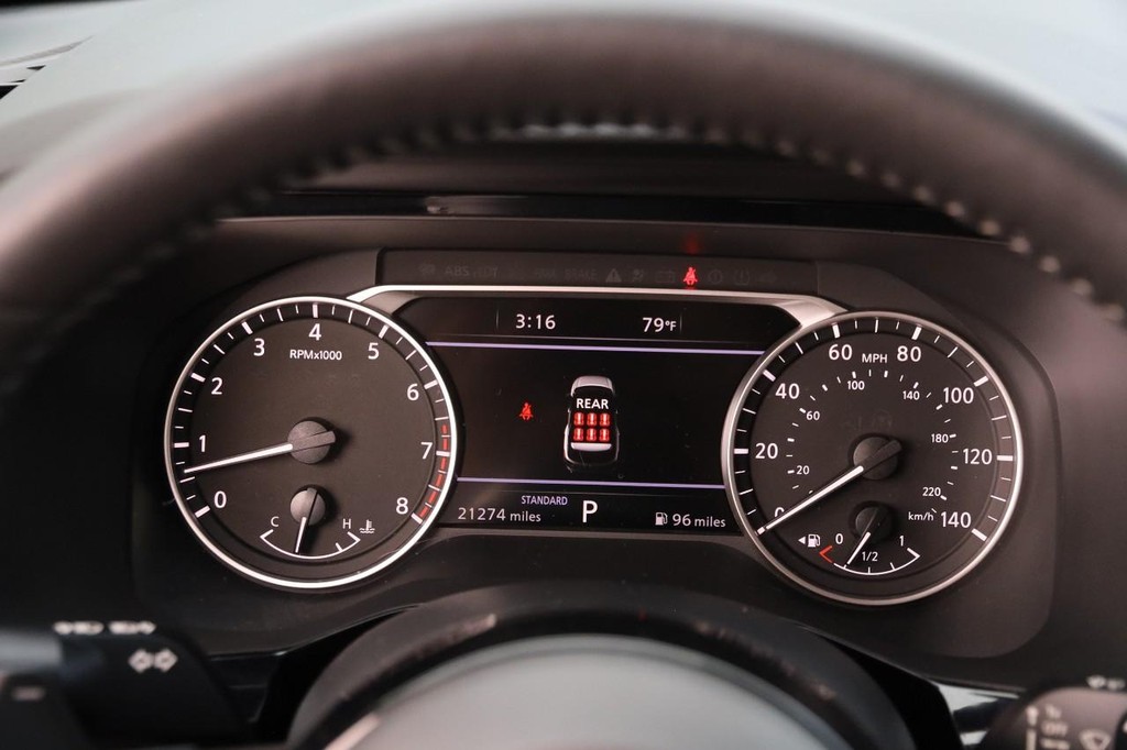 Nissan Pathfinder Vehicle Image 15