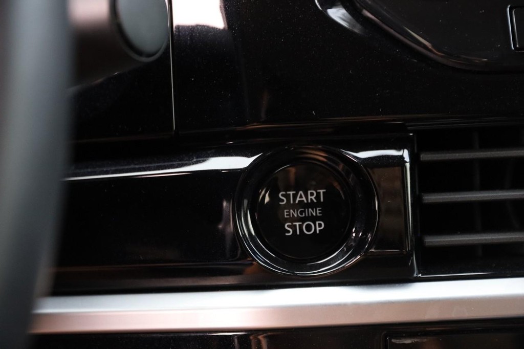 Nissan Pathfinder Vehicle Image 16
