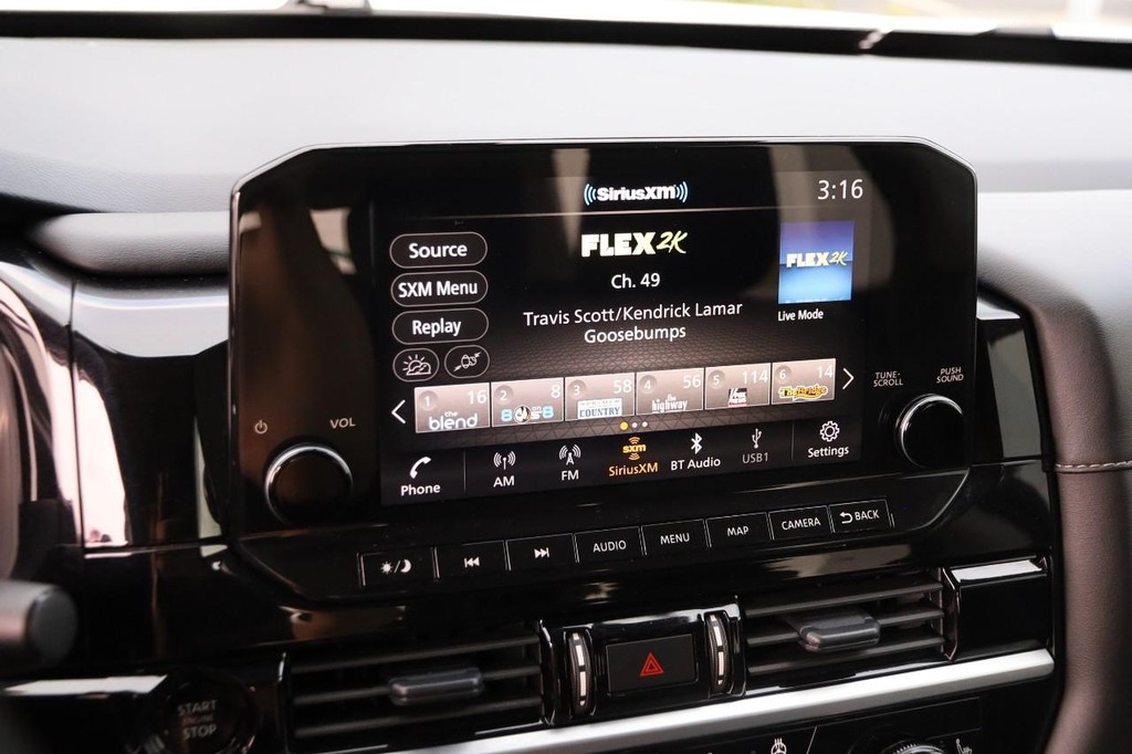Nissan Pathfinder Vehicle Image 17
