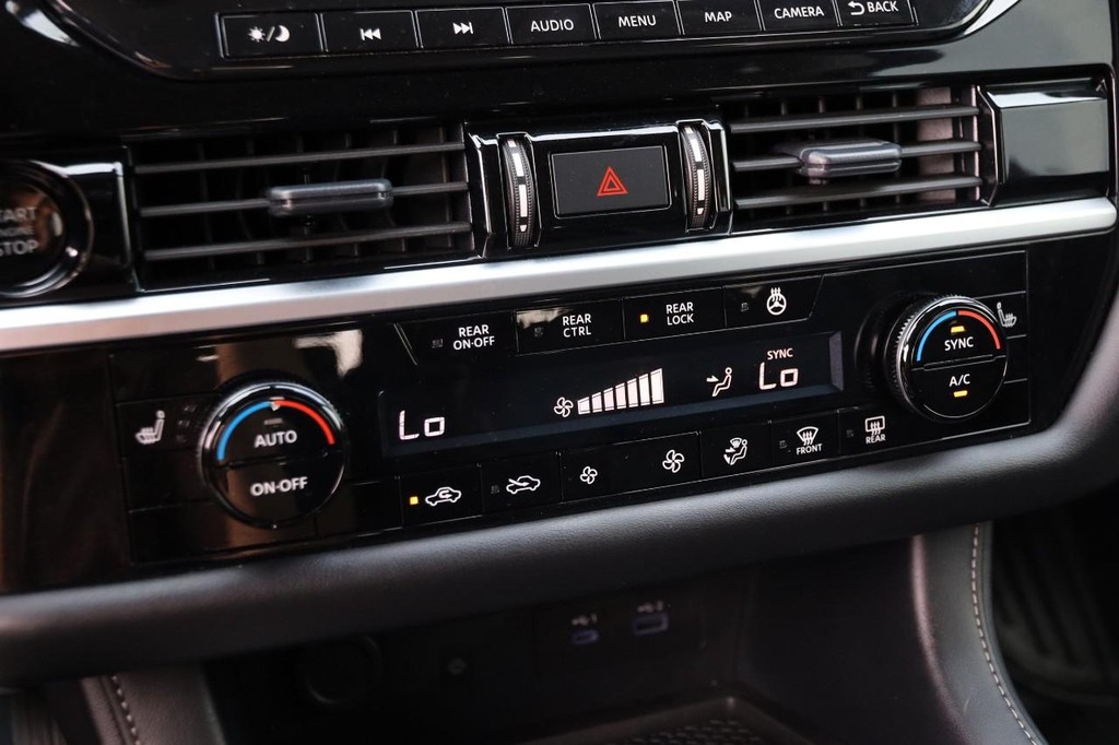 Nissan Pathfinder Vehicle Image 19