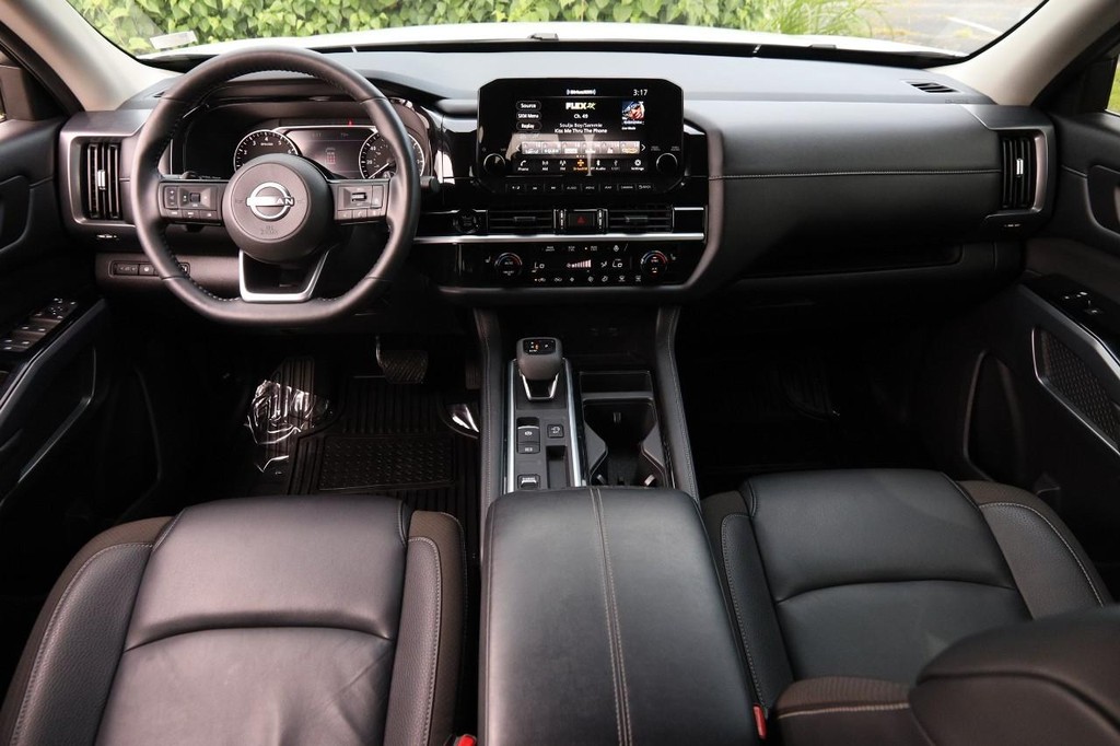 Nissan Pathfinder Vehicle Image 23