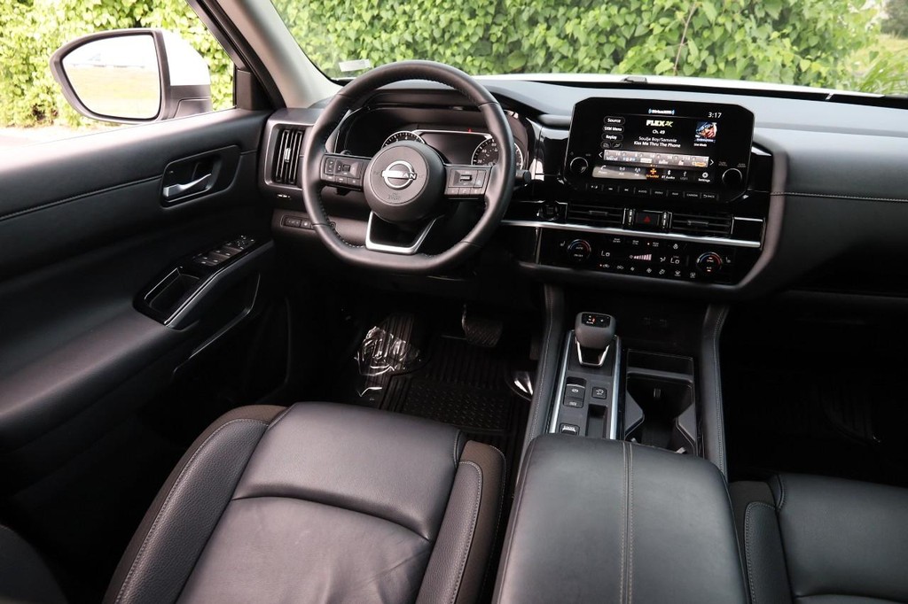 Nissan Pathfinder Vehicle Image 24