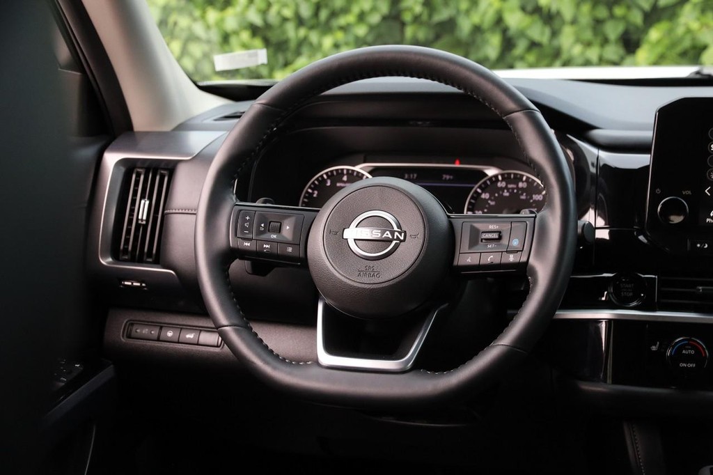 Nissan Pathfinder Vehicle Image 25