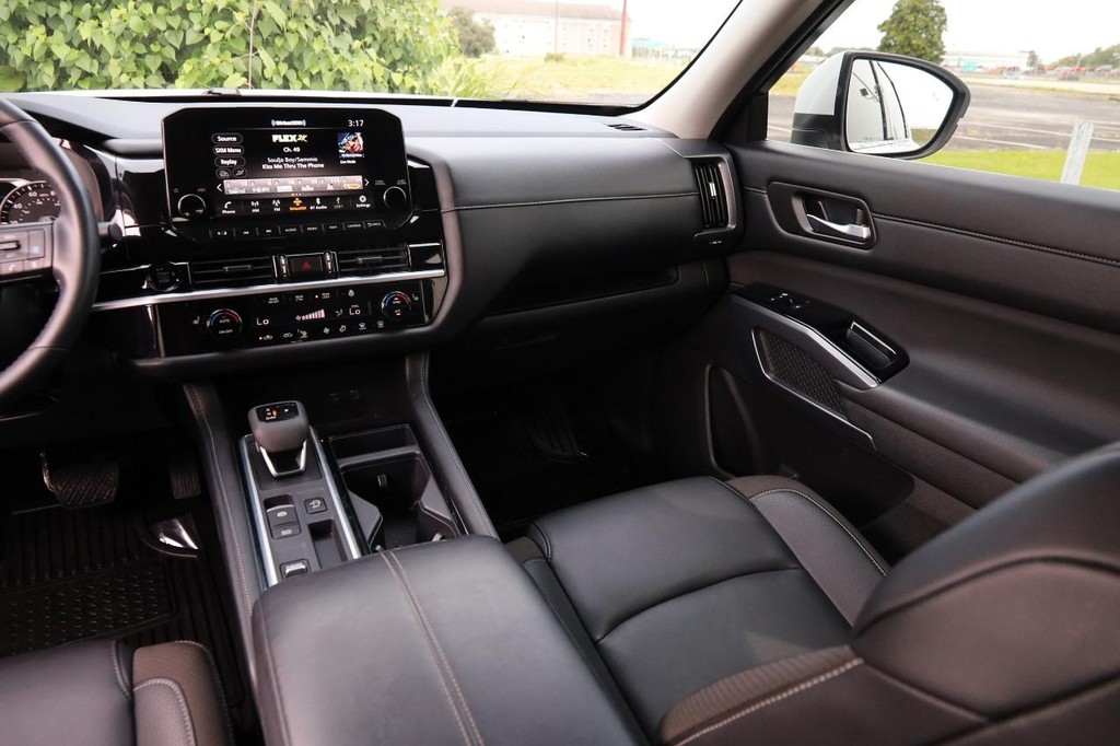 Nissan Pathfinder Vehicle Image 27