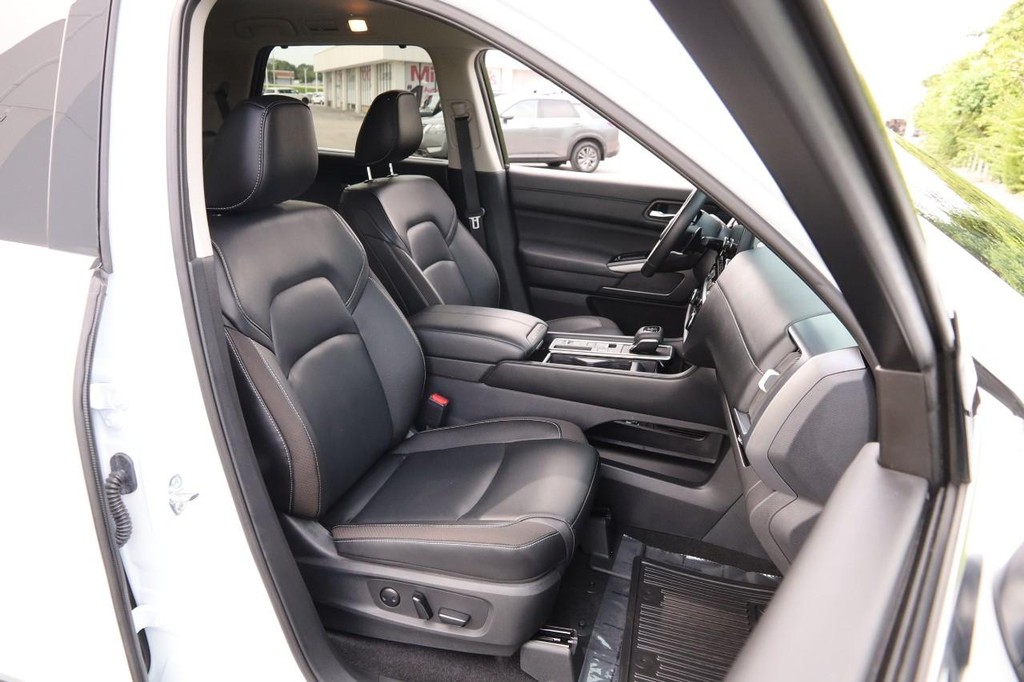 Nissan Pathfinder Vehicle Image 28
