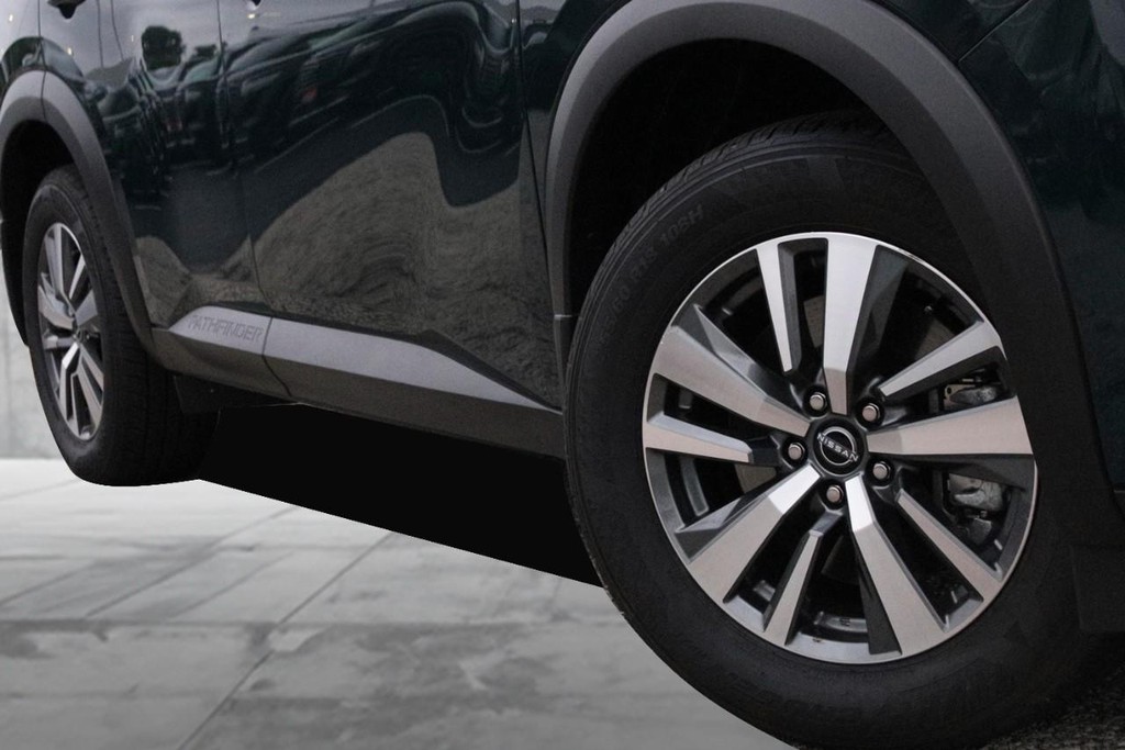 Nissan Pathfinder Vehicle Image 03