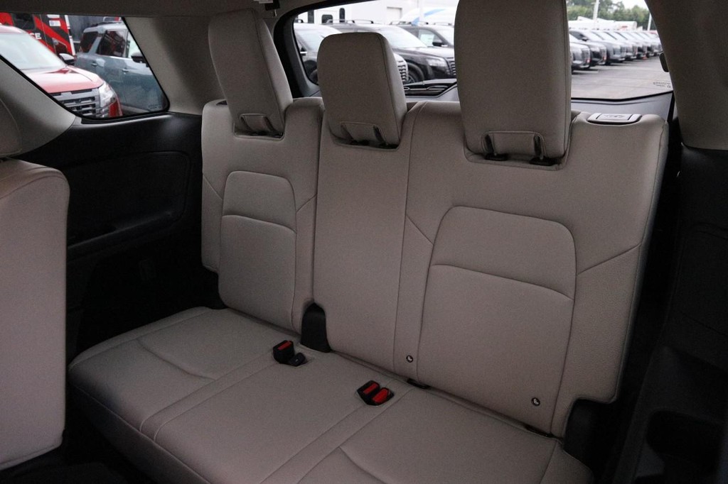 Nissan Pathfinder Vehicle Image 11