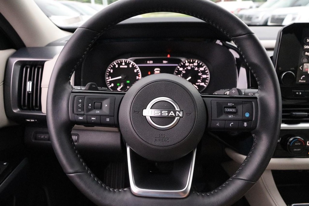 Nissan Pathfinder Vehicle Image 12