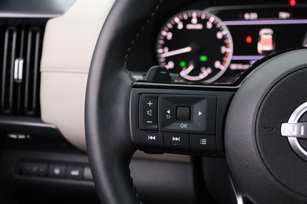Nissan Pathfinder Vehicle Image 13