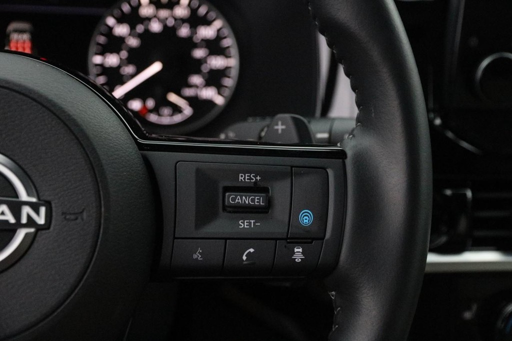 Nissan Pathfinder Vehicle Image 14