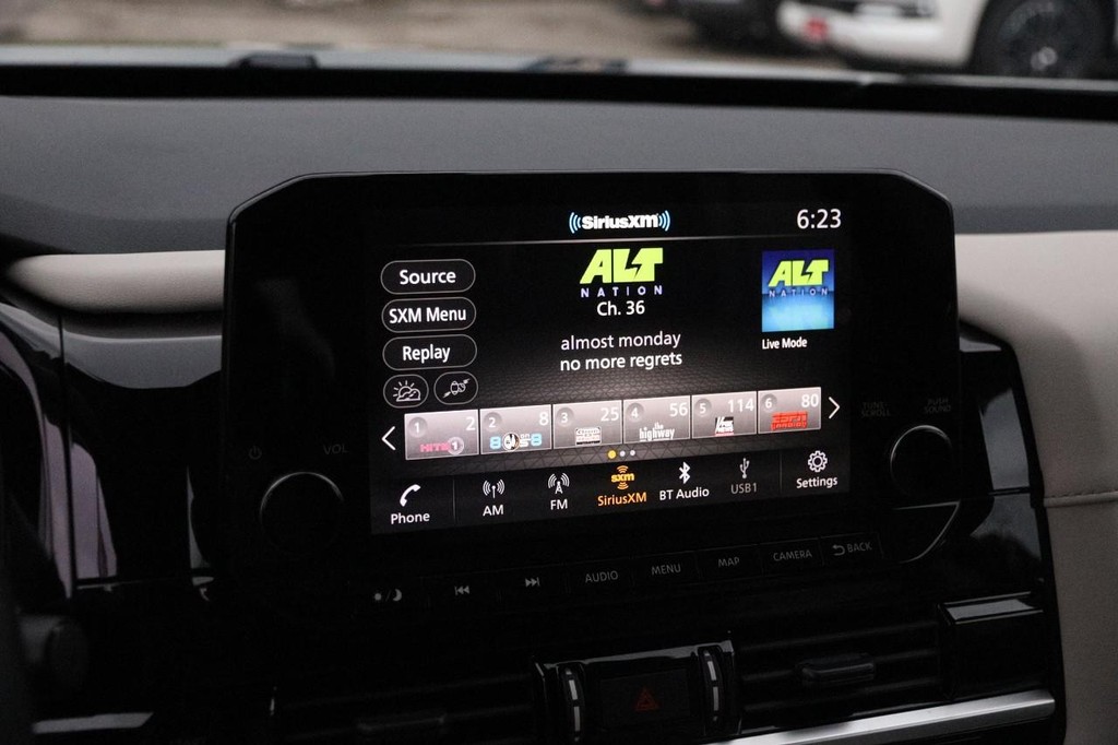 Nissan Pathfinder Vehicle Image 18