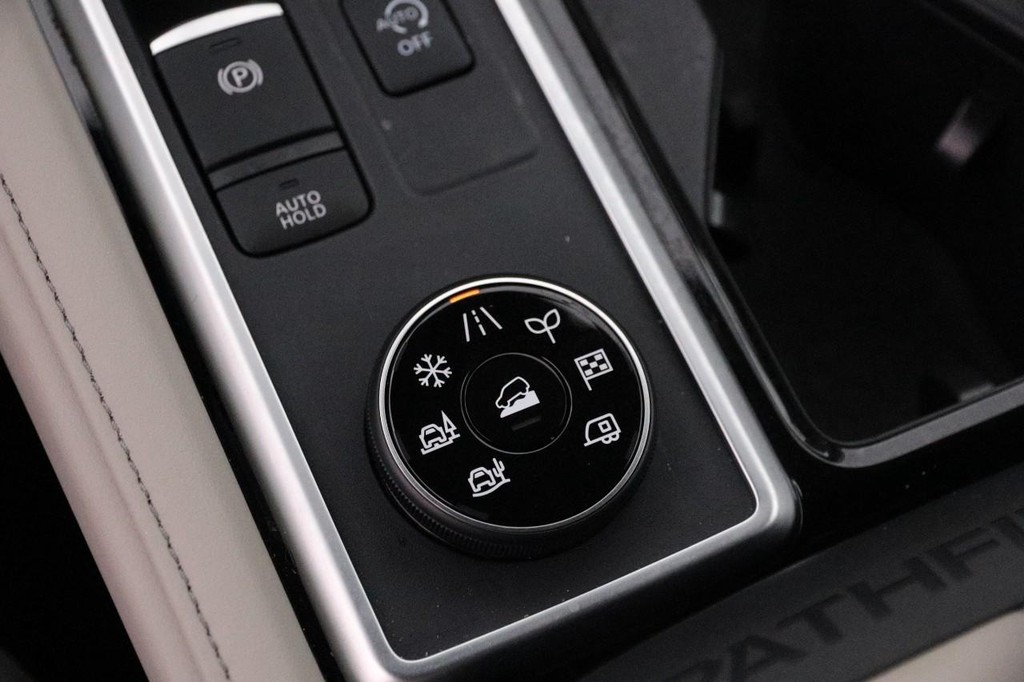 Nissan Pathfinder Vehicle Image 22