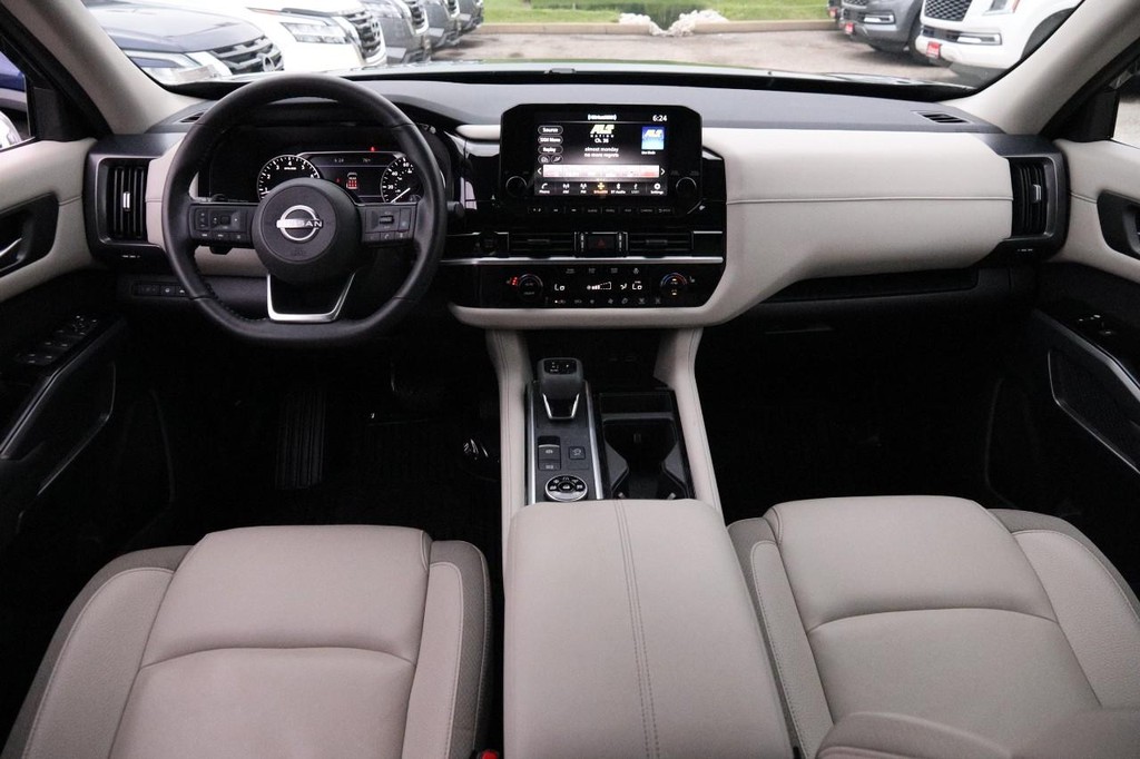 Nissan Pathfinder Vehicle Image 24