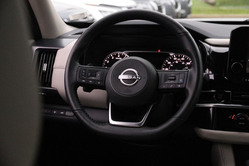 Nissan Pathfinder Vehicle Image 26