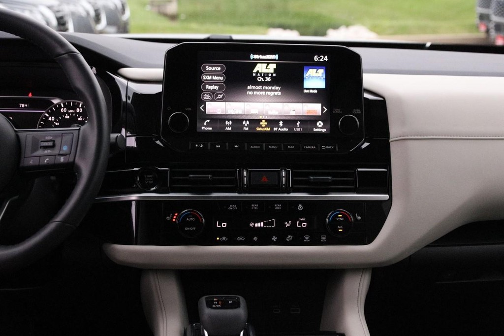 Nissan Pathfinder Vehicle Image 27