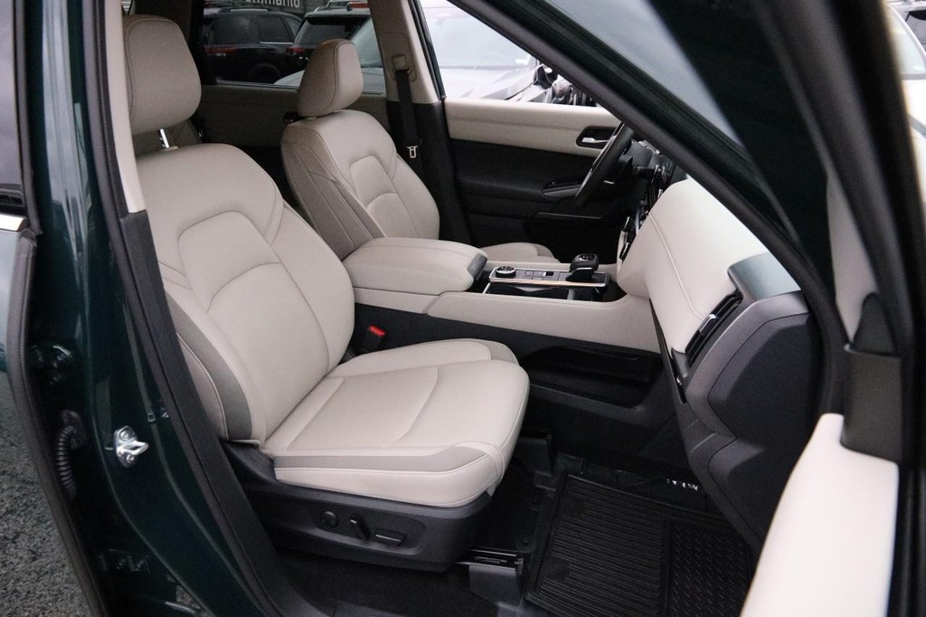Nissan Pathfinder Vehicle Image 30