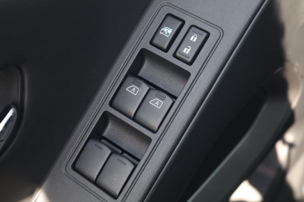 Nissan Frontier Vehicle Image 11