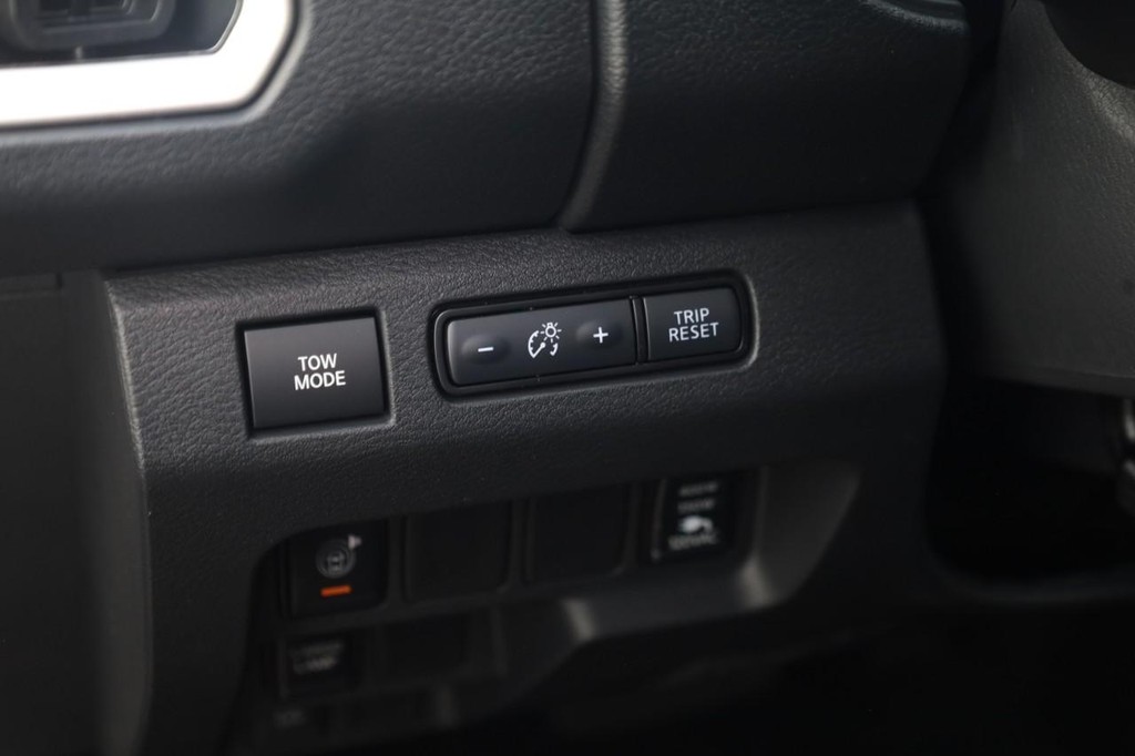 Nissan Frontier Vehicle Image 12