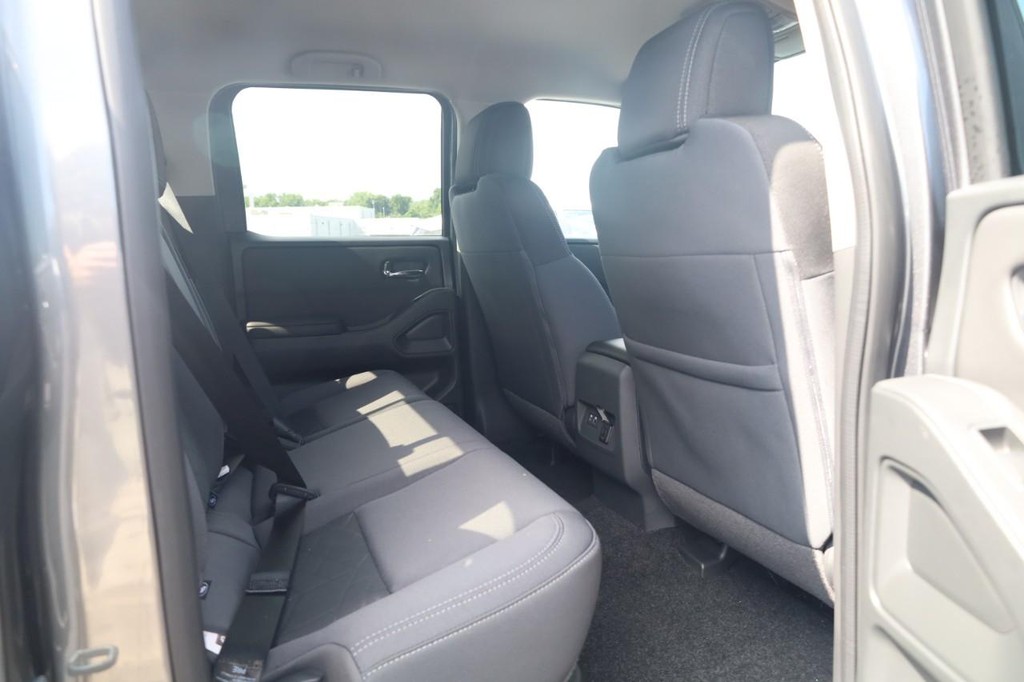 Nissan Frontier Vehicle Image 21