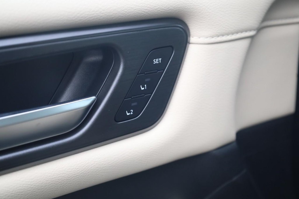 Nissan Armada Vehicle Image 12