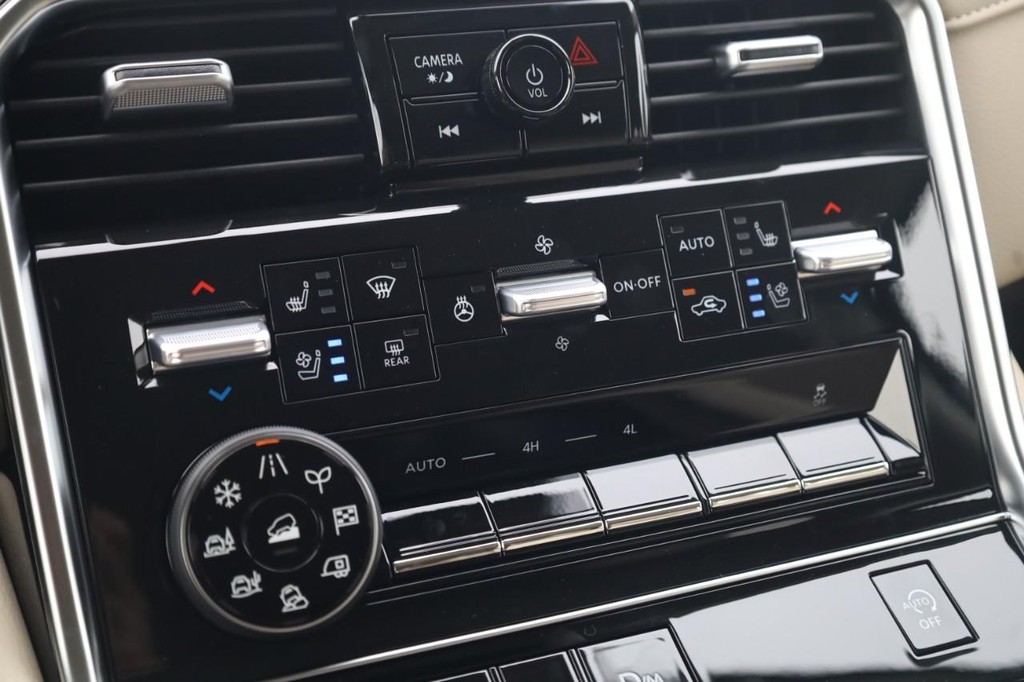 Nissan Armada Vehicle Image 17