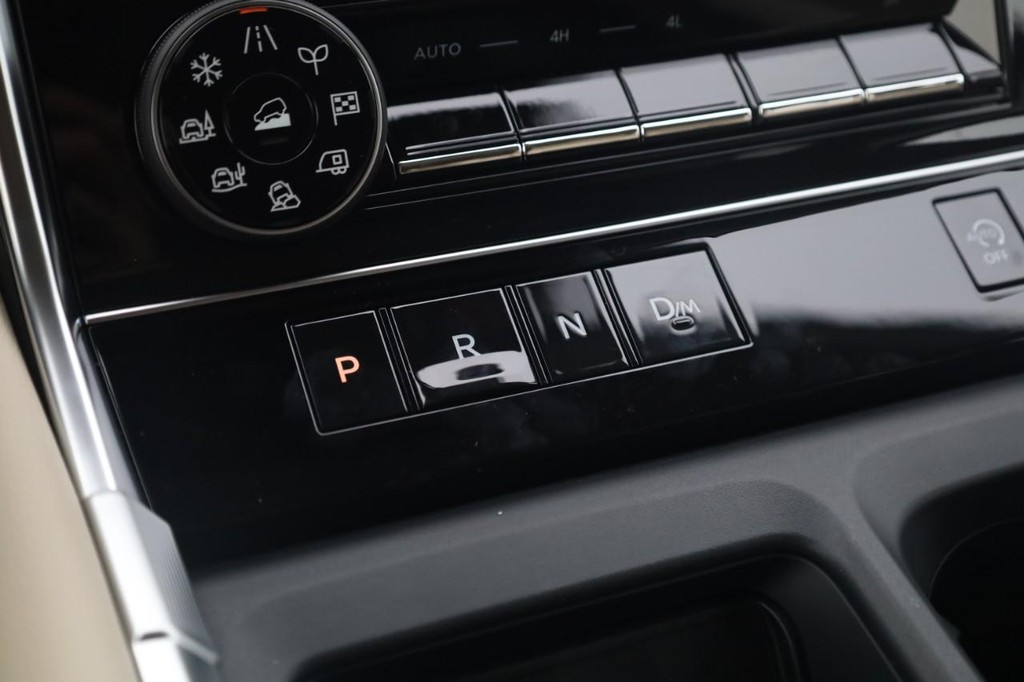 Nissan Armada Vehicle Image 18