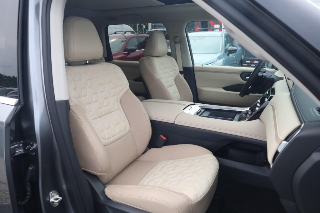 Nissan Armada Vehicle Image 20
