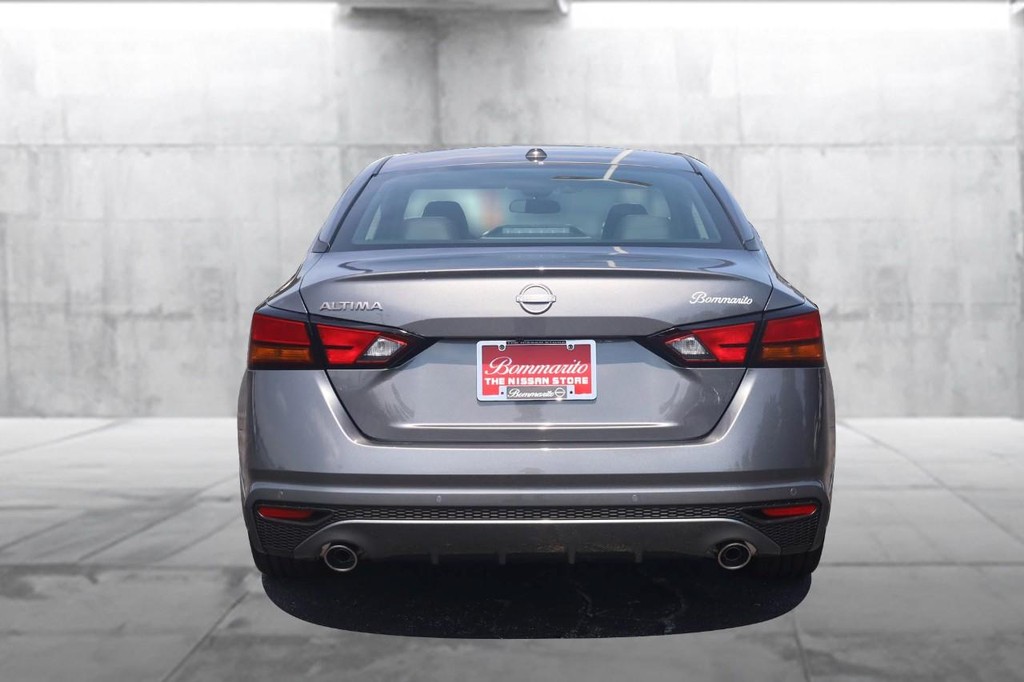 Nissan Altima Vehicle Image 06