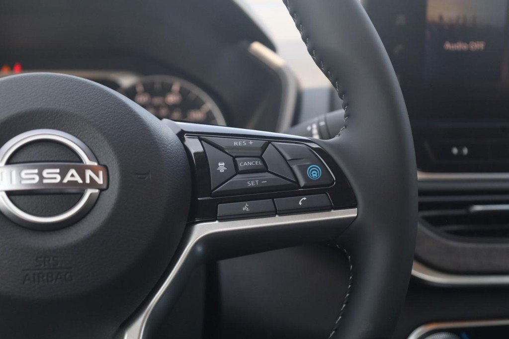 Nissan Altima Vehicle Image 09