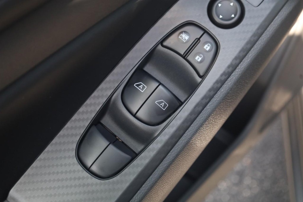 Nissan Altima Vehicle Image 11