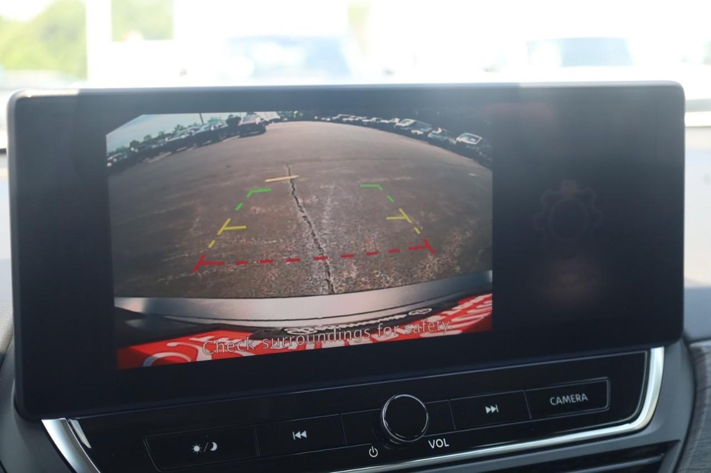 Nissan Altima Vehicle Image 15