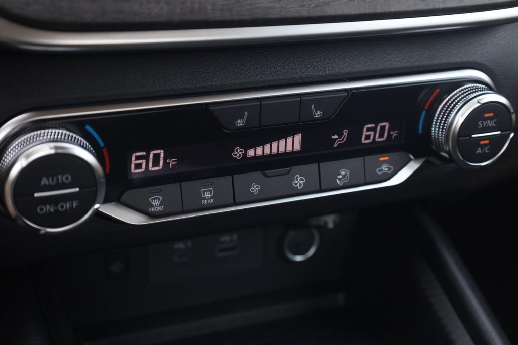 Nissan Altima Vehicle Image 16