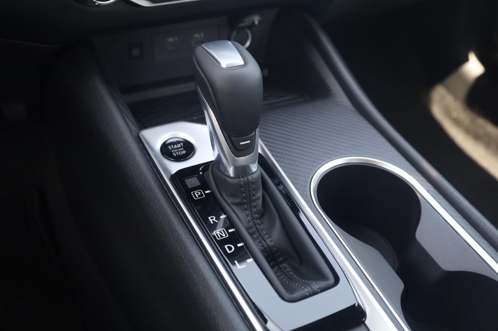 Nissan Altima Vehicle Image 18